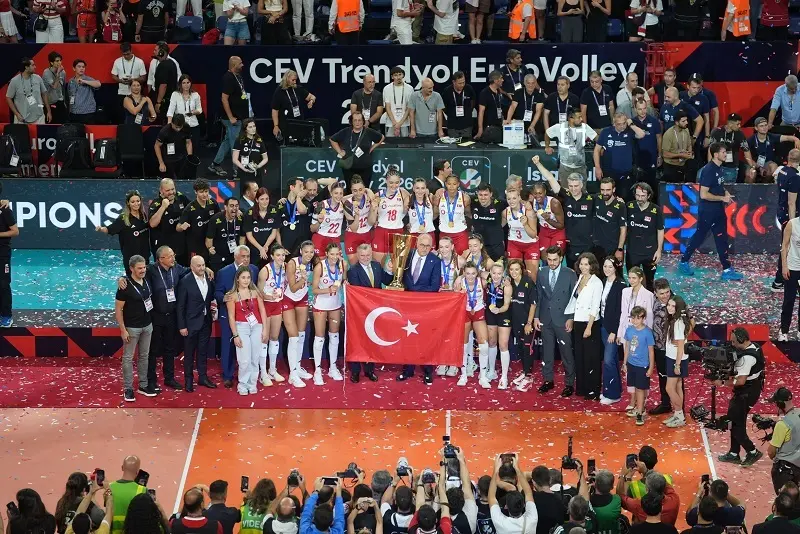قهرمانی ترکیه در والیبال قهرمانی زنان اروپا 2026 | ترک‌ها مچ ولاسکو را در استانبول خواباندند!