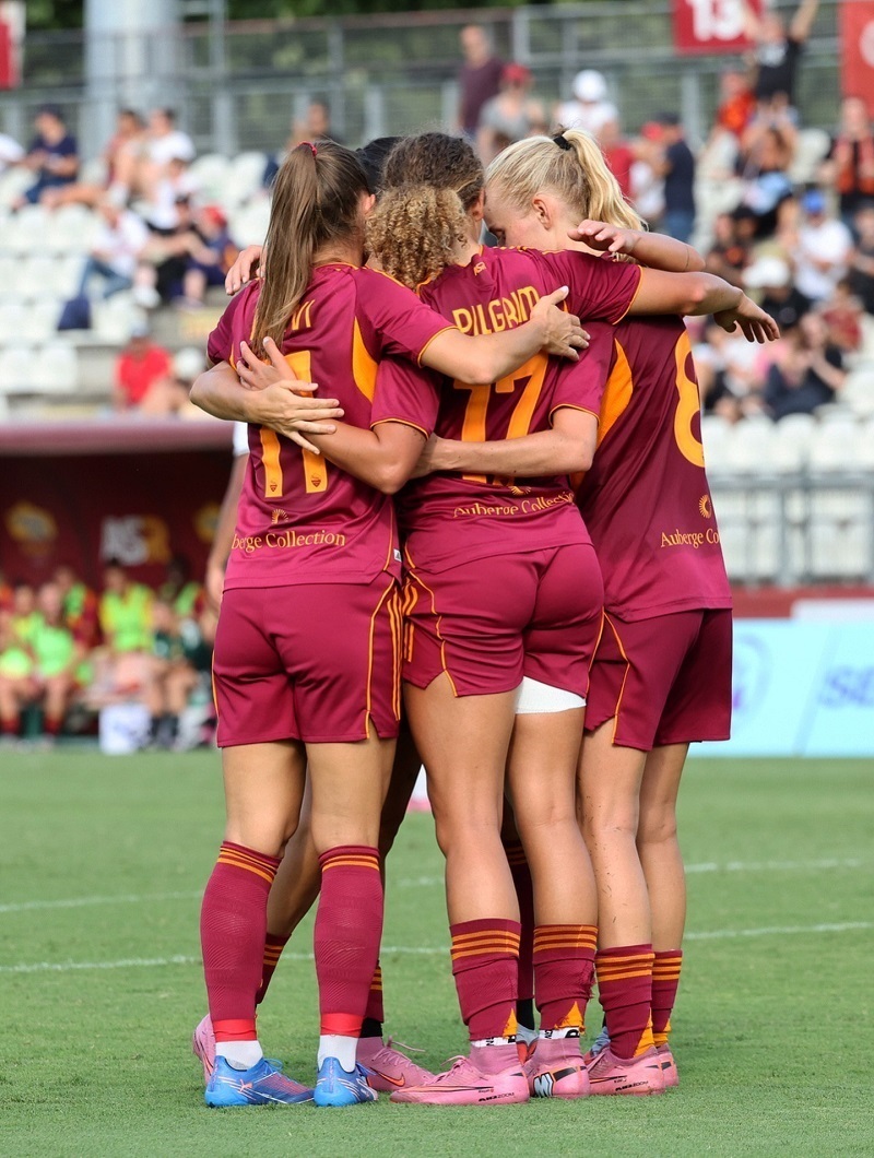 پخش زنده فوتبال زنان رم و والرنگا 20 آبان 1404 | لیگ قهرمانان زنان اروپا 2026_2025