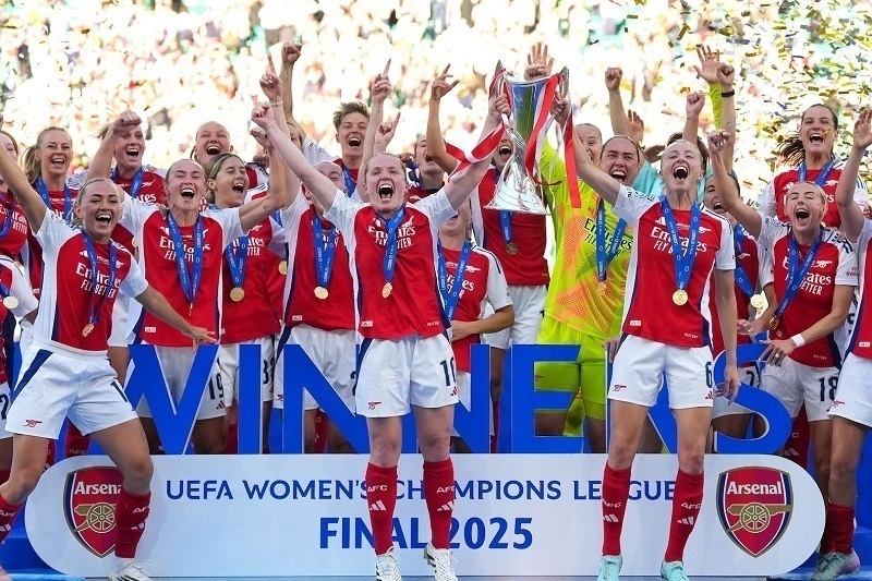 پخش زنده فوتبال زنان آرسنال و توئنته 18 آذر 1404 | لیگ قهرمانان زنان اروپا 2026_2025