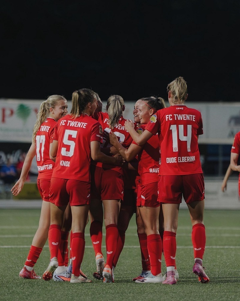 پخش زنده فوتبال زنان آرسنال و توئنته 18 آذر 1404 | لیگ قهرمانان زنان اروپا 2026_2025