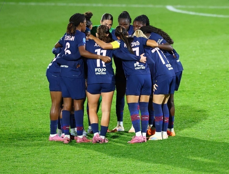 پخش زنده فوتبال زنان منچستر یونایتد و پاری سن ژرمن 21 آبان 1404 | لیگ قهرمانان زنان اروپا 2026_2025