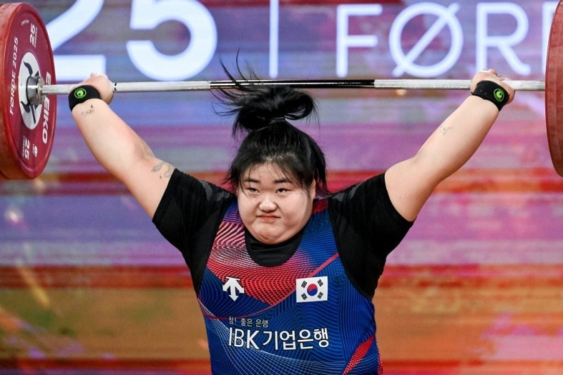 برنامه و نتایج کامل وزنه برداری قهرمانی جهان 2025