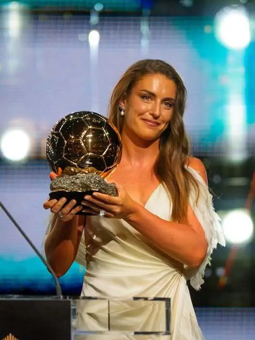 منتخب تصاویر الکسیا پوتیاس با توپ طلا 2026