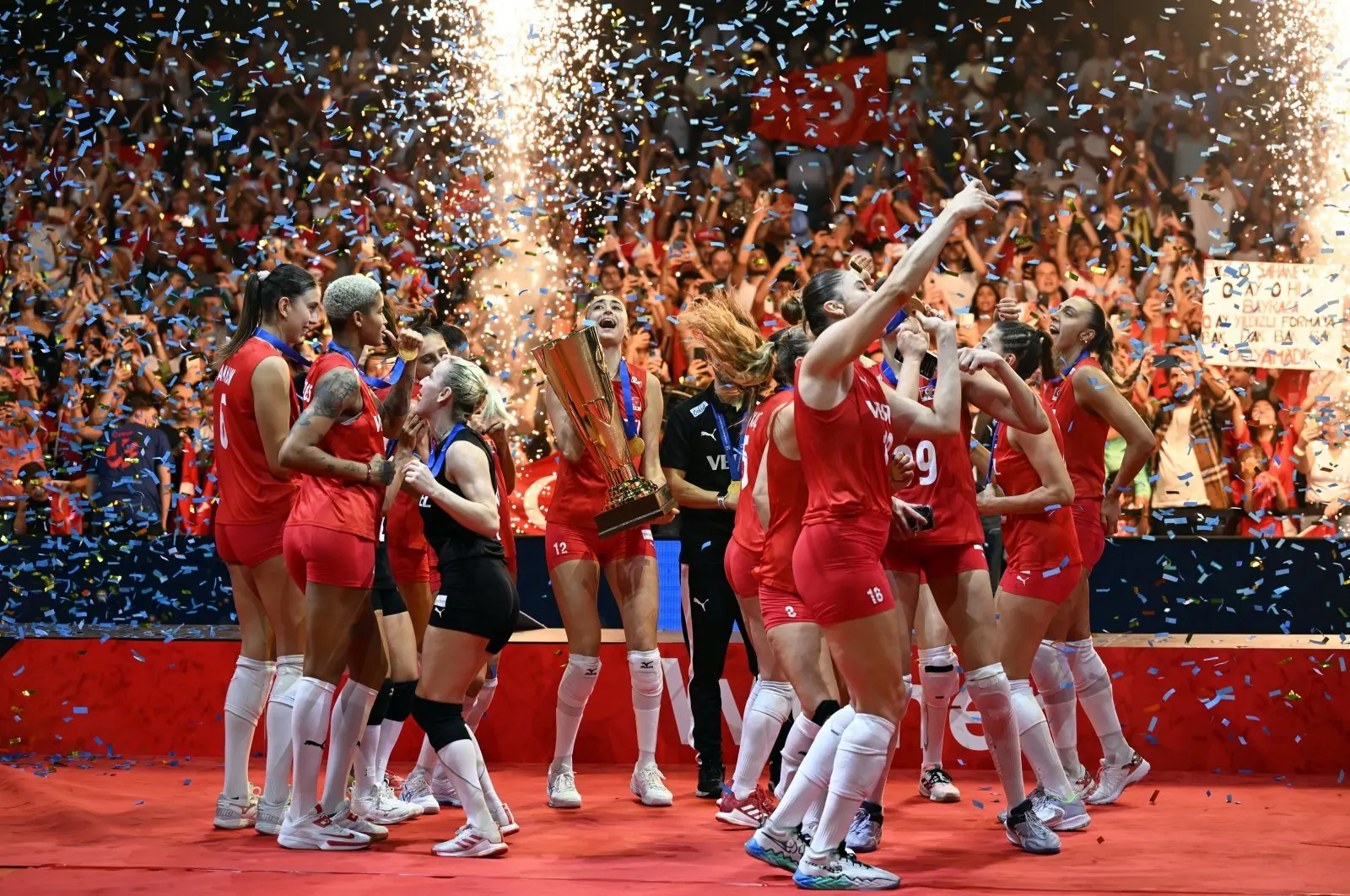 برنامه و نتایج کامل والیبال قهرمانی زنان اروپا 2026